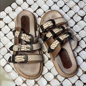 Freebird Tan and Cream Buckle Sandals - FRANKI
